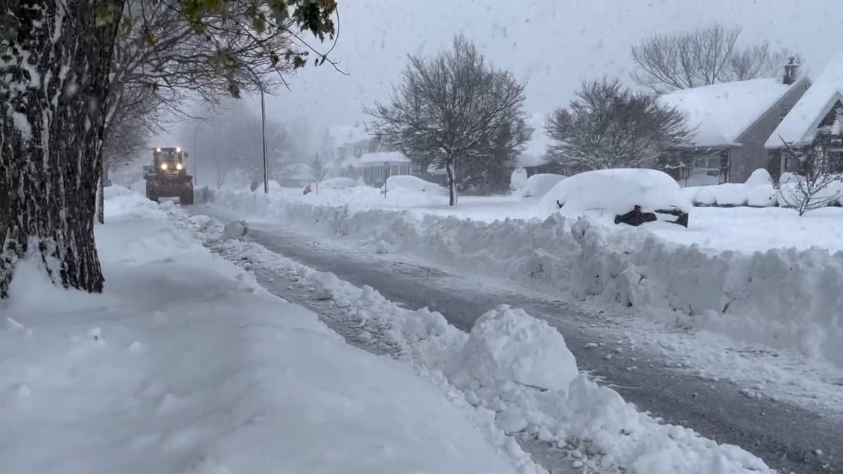 New York zasáhla silná sněhová bouře, místy napadlo přes metr a půl sněhu